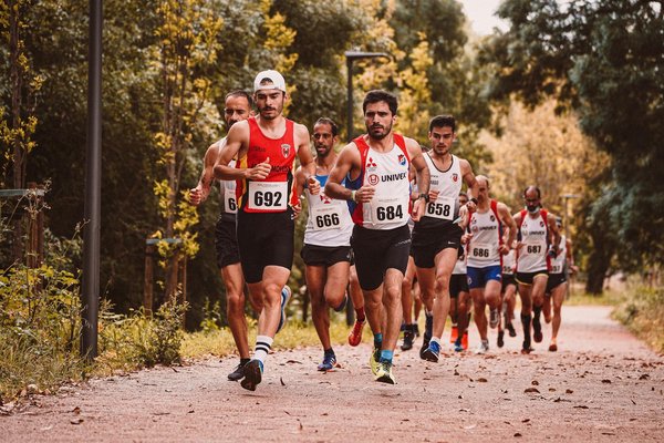 Comment développer l'endurance en course de fond pour les jeunes athlètes?