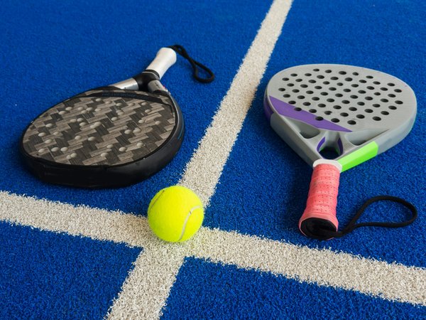 Toutes les marques de raquette de padel : le guide incontournable